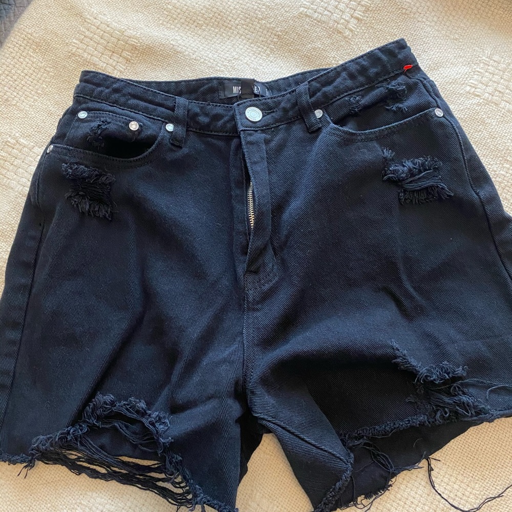 Black Missguided shorts